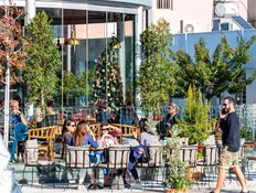 קפה מרכז אנשים יושבים