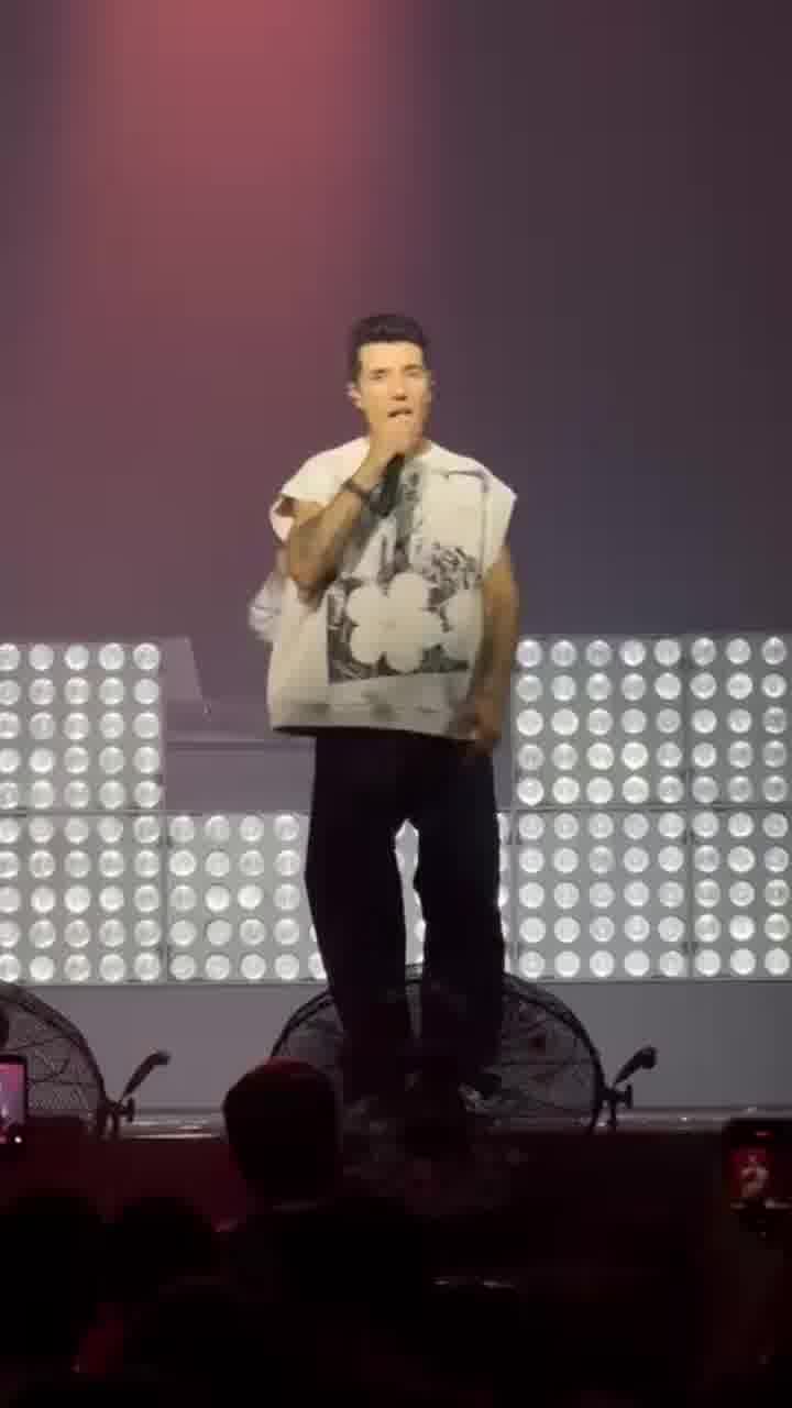 הראל סקעת ואיתי גלו הופיעו במסיבה השנתית של מיקרוסופט, והשיקו שיר חדש - ״כתוב על הקיר״ 