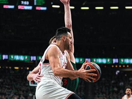 וגם מיציץ` נראה טוב יותר מאשר בשבוע שעבר (צילום: הפועל ת&ldquo;א)