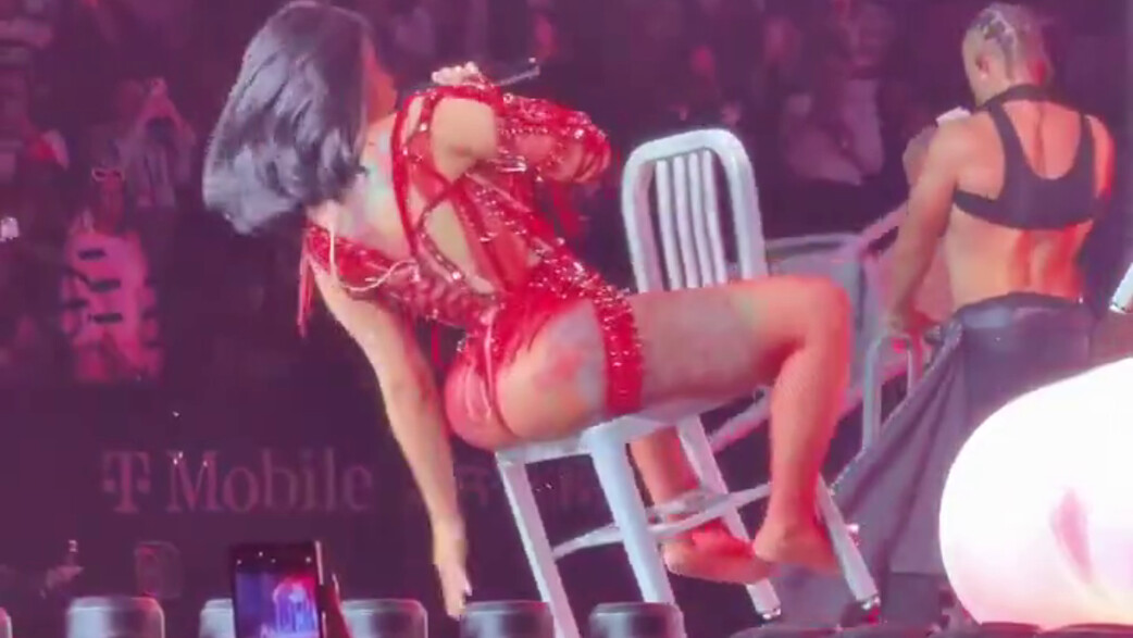 קארדי בי נופלת קארדי בי נופלת