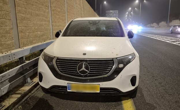 רכבו של בן זוגה של גילה גמליאל נטוש לצד הכביש רכבו של בן זוגה של גילה גמליאל נטוש לצד הכביש