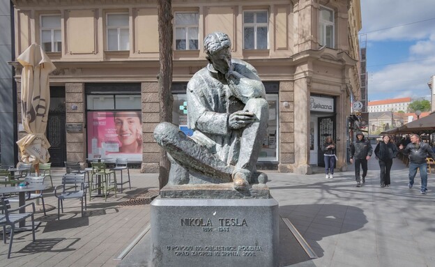 פסל ניקולה טסלה זאגרב קרואטיה