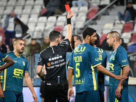 סטבנוביץ` הורחק בצהוב שני (ברני ארדוב)