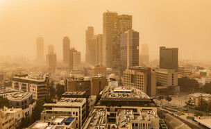 אובך כבד בתל אביב (צילום: אריק מרמור, פלאש 90)