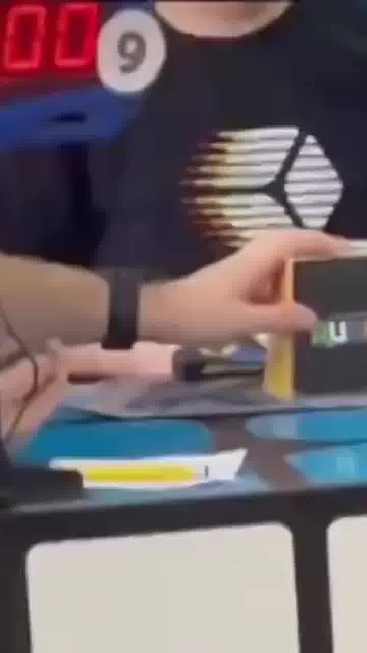  2.76 שניות: בן 9 מפולין קבע שיא עולם חדש בפתרון קובייה הונגרית