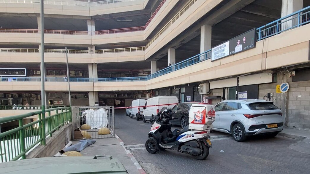 מתנדבי זק״א מטפלים בזירת האירוע בתל אביב מתנדבי זק״א מטפלים בזירת האירוע בתל אביב