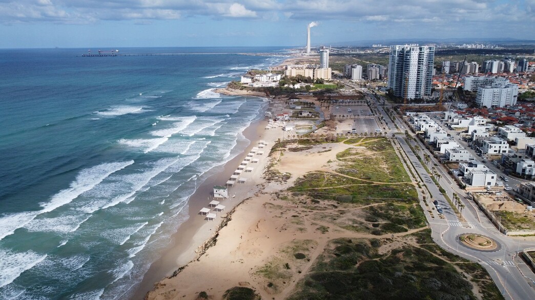 חוף הים ליד חדרה