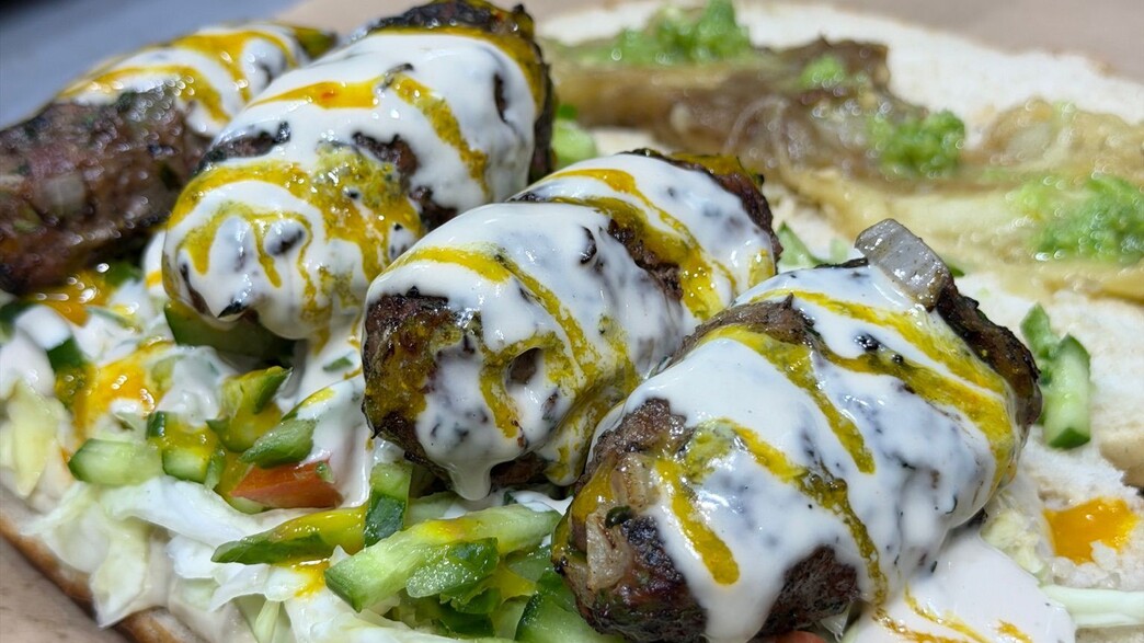 מנה משלה בשרונה מרקט. קבב בפרנה של ענת אלישע מנה משלה בשרונה מרקט. קבב בפרנה של ענת אלישע