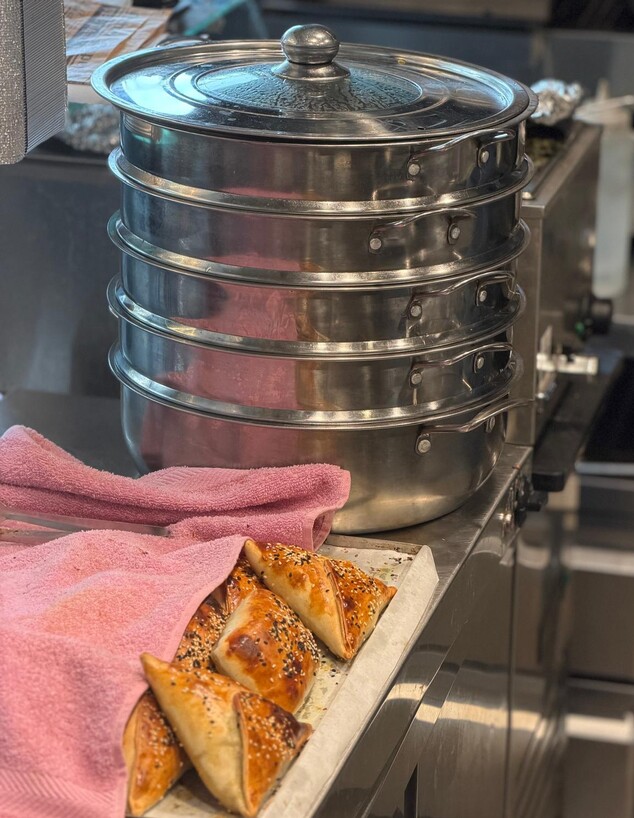 מנטו בסיר אידוי, מאפי סמסה חמים מהתנור