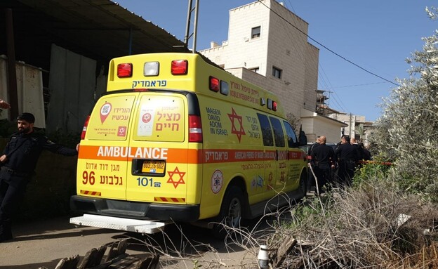 זירת הרצח הכפול באום אל-פחם (צילום: תיעוד מבצעי מד"א)