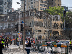 מבנה שנפגע מטיל אירני ברמת גן במבצע "עם כלביא"