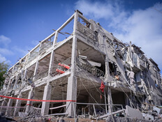 מבנה שנפגע מטיל אירני ברמת גן במבצע "עם כלביא"