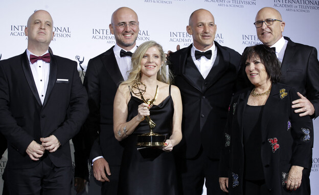 דנה עדן עם טהרן בטקס פרסי האמי