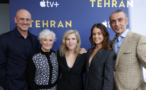 דנה עדן עם כוכבי "טהרן"