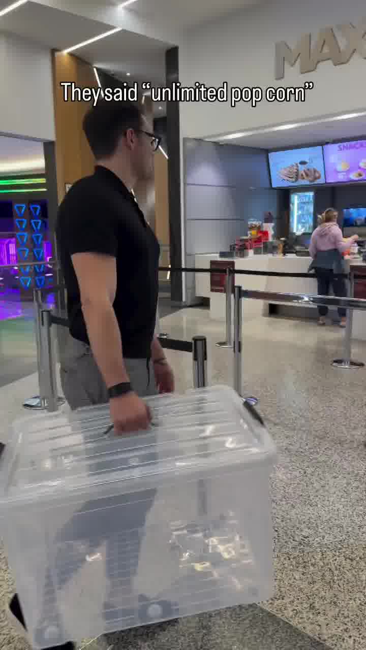 בקולנוע הודיעו "אכול כפי יכולתך" על הפופקורן. אז הוא הגיע מוכן