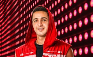 עידן דה כהן תחפושת צייד הסקאמרים (יח''צ: מקס סטוק)