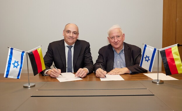 חתימת מכירת צים חתימת מכירת צים