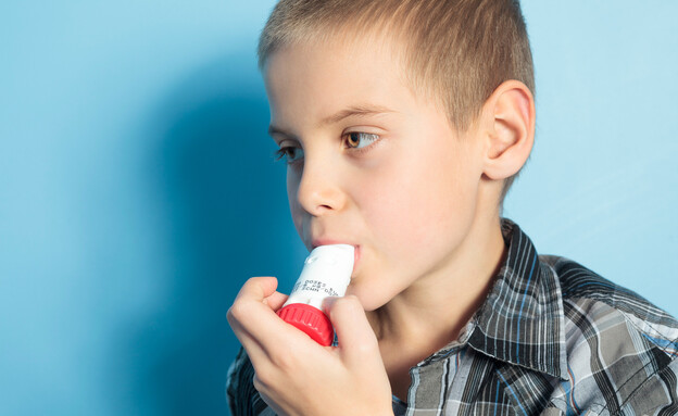 ילד עם משאף (צילום: 123RF‏)
