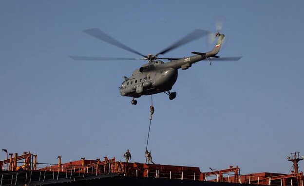 תרגיל של חיל הים של משמרות המהפכה במצר הורמוז תרגיל של חיל הים של משמרות המהפכה במצר הורמוז