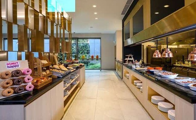 ארוחת בוקר במלון הילטון גארדן אין בודפשט