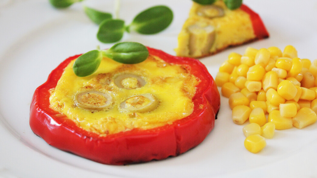 חביתה בתוך פלפל חביתה בתוך פלפל