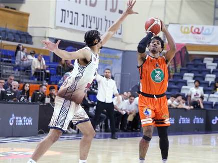 אמאד סיפק את הסחורה (אלן שיבר)