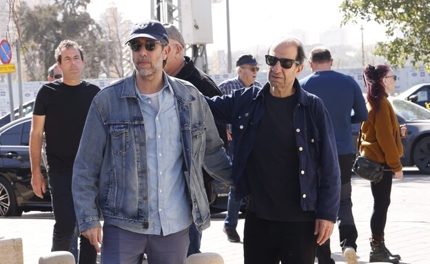 ששון גבאי בהלווייתה של דנה עדן