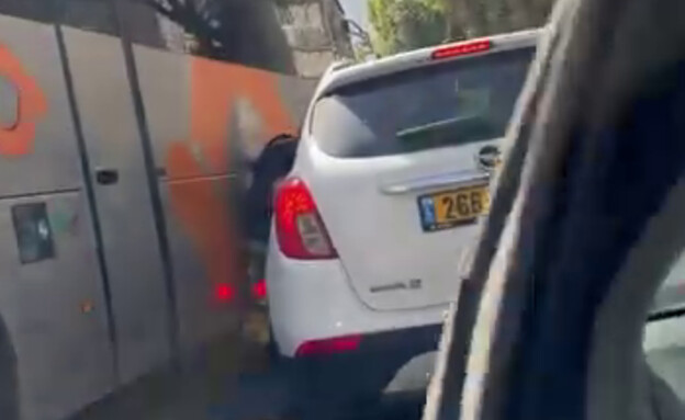 ניסיון דריסה של נהג אוטובוס בזמן עימות בכביש (צילום: לפי סעיף 27 א')