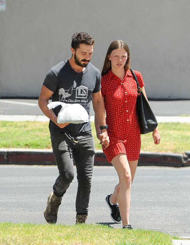 שיה לה-בוף ומיה גות' שיה לה-בוף ומיה גות'