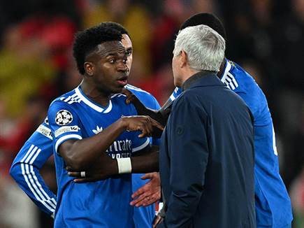 אבל גם עם תקרית גזענית שהפסיקה את המשחק (GETTY)