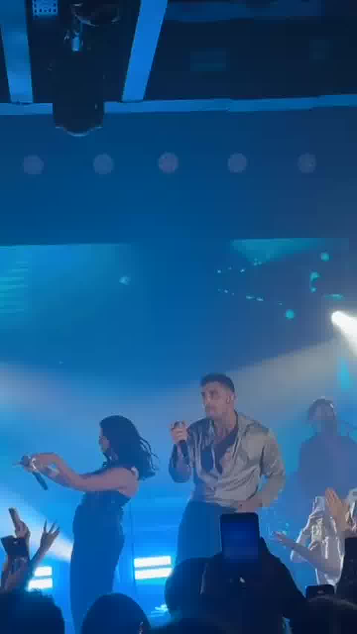 עידו מלכה אירח גם את חברתו לפסטיגל עדי חבשוש וביחד ביצעו את "היסטוריה"