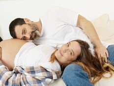 "הלב שלם": עם בוק היריון מעלף - דנה פרידר חוגגת 39 עם יהודה לוי (צילום: שי פרנקו) "הלב שלם": עם בוק היריון מעלף - דנה פרידר חוגגת 39 עם יהודה לוי (צילום: שי פרנקו)