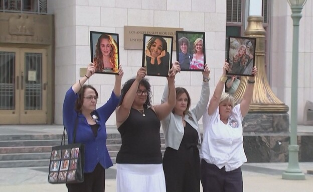 ההורים שתובעים את מנהלי הרשתות החברתיות ההורים שתובעים את מנהלי הרשתות החברתיות