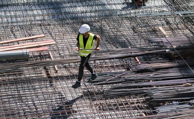 פועל בניין, אילוסטרציה (צילום: Ido_Dahari, shutterstock)