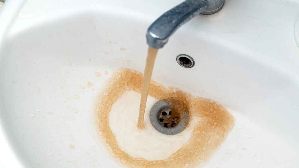 מים חומים מהברז