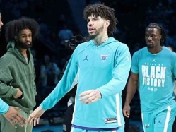 באמצע הצומת. בול (GETTY) (צילום: ספורט 5)