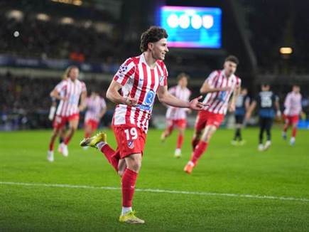 אלבארס כבש ראשון (GETTY)