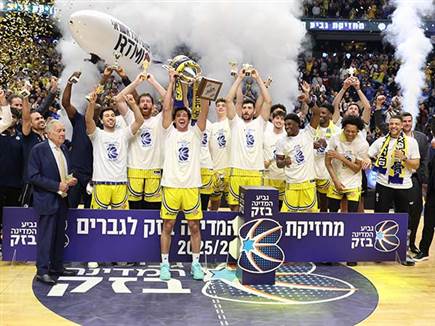 בדרך לגביע מספר 47 (צילום: אלן שיבר)