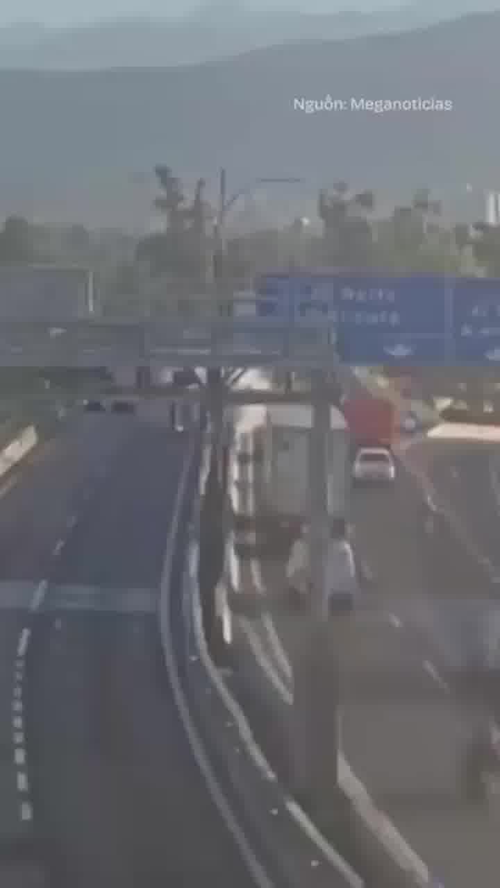 צ׳ילה: 4 הרוגים בפיצוץ משאית שהובילה גז בכביש ראשי