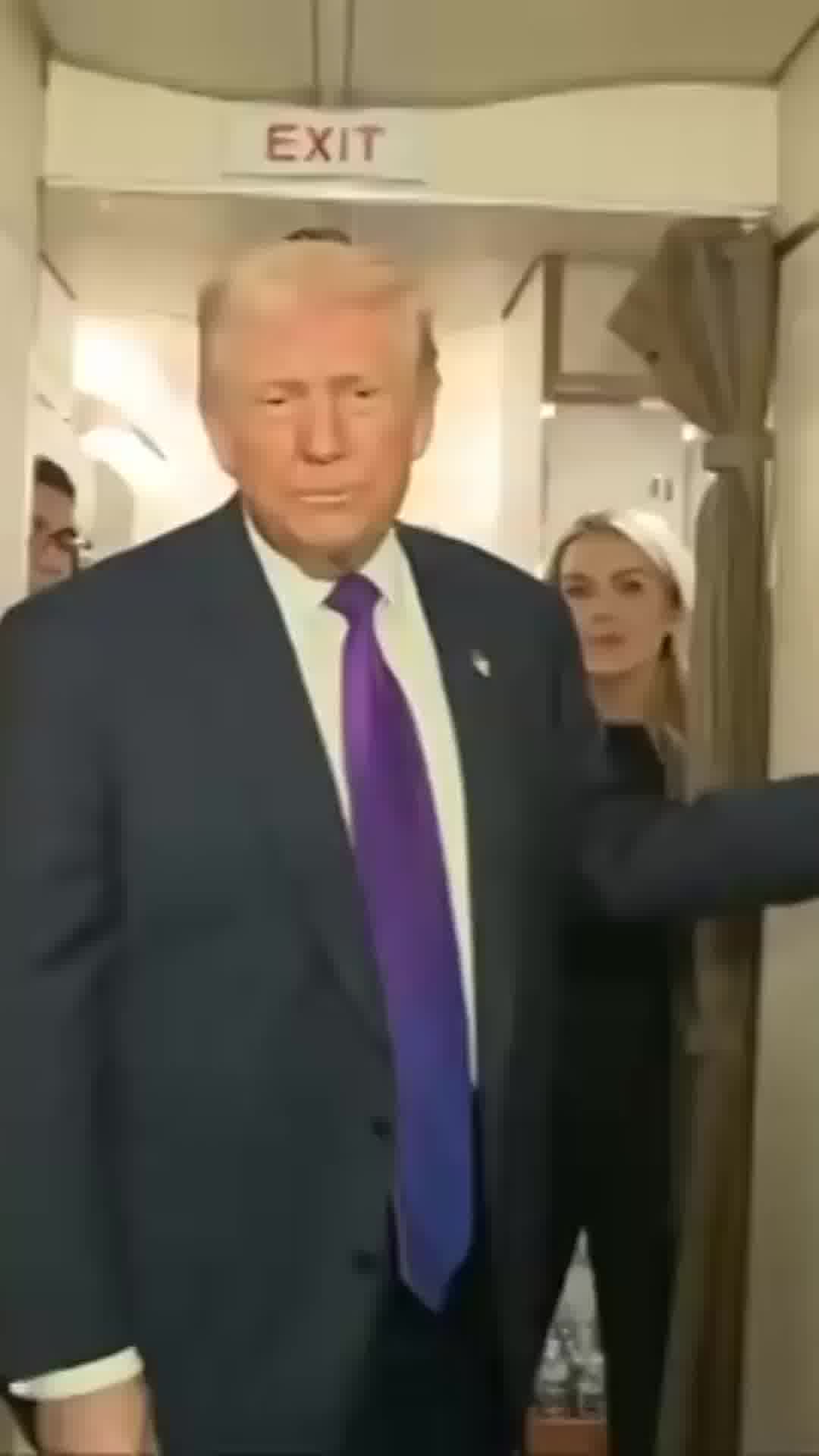 טראמפ בתגובה להתבטאות של אובמה: "לא יודע אם חייזרים אמיתיים, הוא חשף מידע מסווג"