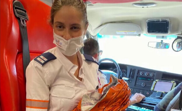 עמית מן עם תינוק שיילדה