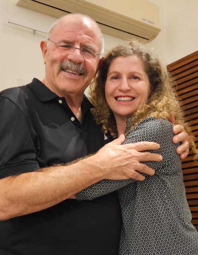 אליס ענן עם אחיה שנפטר מהמחלה - אשר דעדוש ז׳׳ל