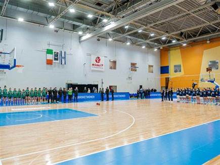 האיריות לפני פתיחת המשחק בקמפיין הקודם (Renars Koris) (צילום: ספורט 5)