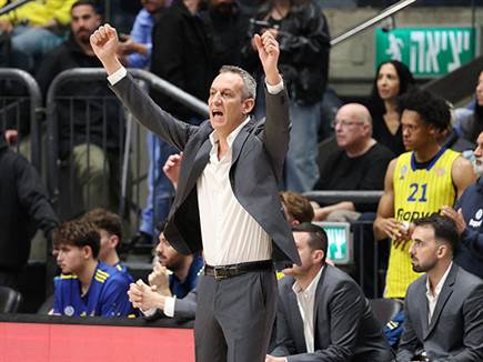 גביע רביעי לעודד קטש (צילום: אלן שיבר)