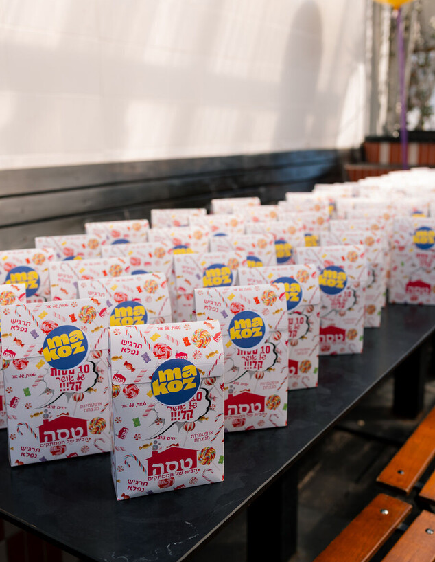 טסה ממתקים באירוע מאקוז טסה ממתקים באירוע מאקוז