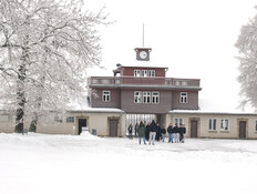 הפגנת הענק מול מחנה הריכוז שבו נרצחו 65 אלף יהודים