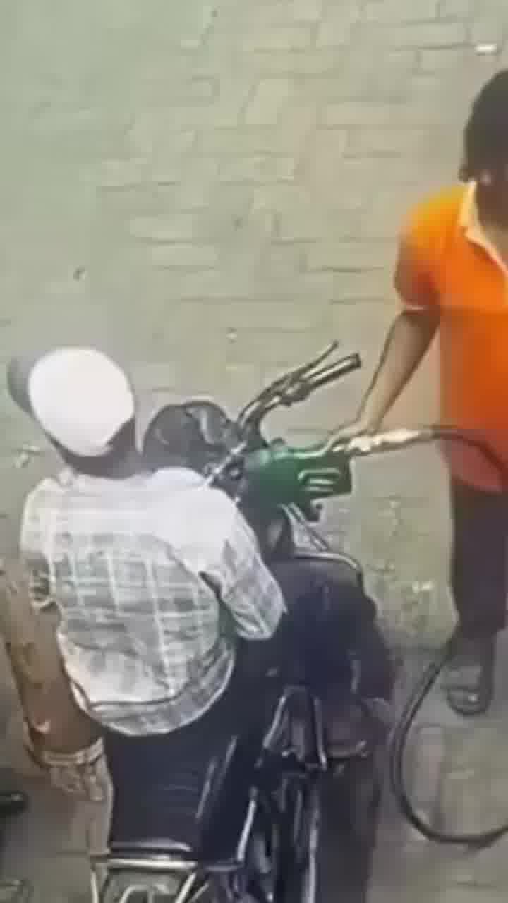 המלצה ידידותית: לא לעשן בתחנות דלק