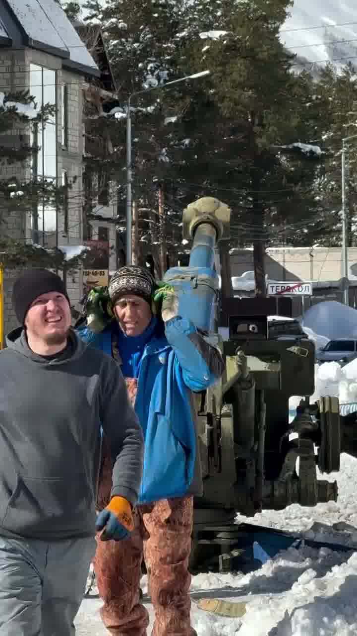 אתה יודע שאתר הסקי רציני כשיש לו פלוגת תותחנים