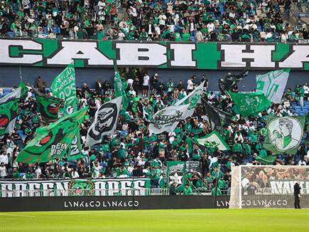 עם הקהל שלה מאחוריה (צילום: קובי אליהו)