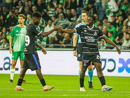 אחרי טעות קשה של עיסאת (צילום: קובי אליהו)